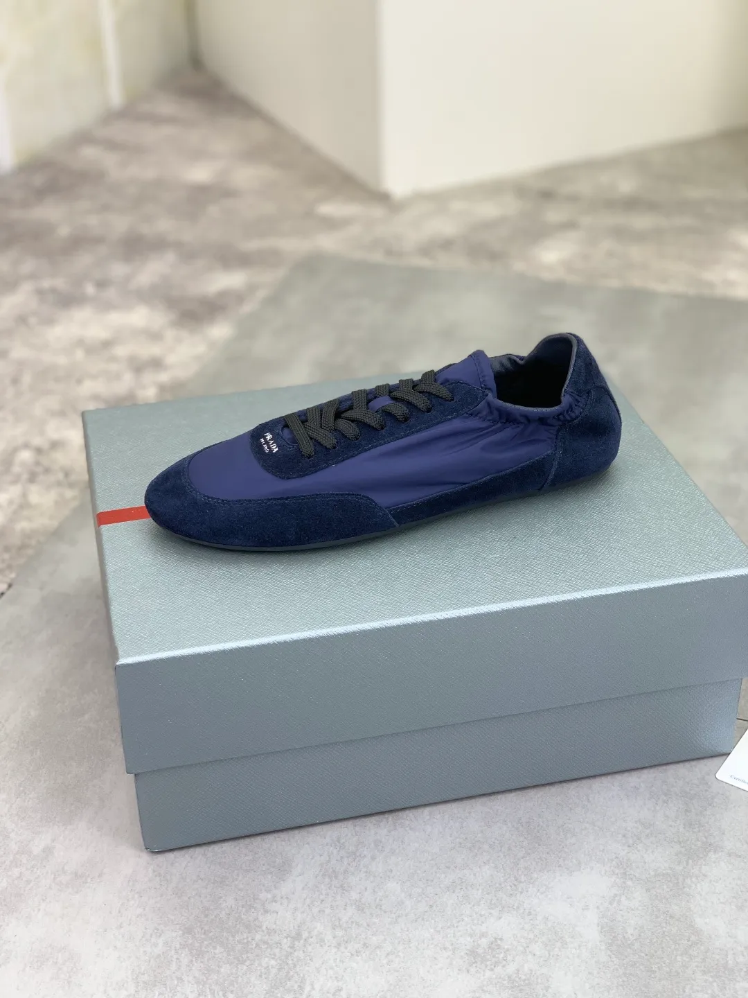 Men's shoes 💰P500💰【New style】hot style is on the official website, 🆘 Trendy brand (Prada) mainly promotes hot style, avant-garde and versatile fashion men's shoes private version mold opening, cowhide surface splicing 1:1 replica... fashionable and simple, original imported cowhide lining cowhide feet; the atmosphere and personality are more fashionable, eye-catching and pursuing class. It will subvert the old idea and be a must-have for fashion trendsetters with you! Must keep it for yourself! Tall and comfortable, large and low, high-end quality workmanship. Size: 38-44; 6️⃣colors available.